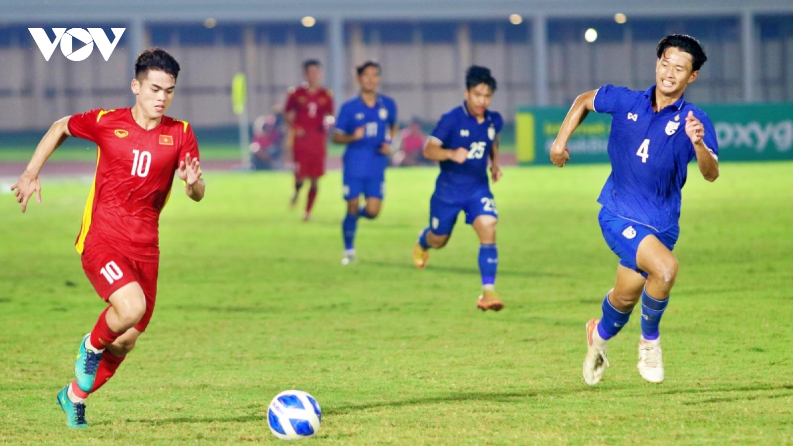 U19 Việt Nam - U19 Thái Lan: Oan gia ngõ hẹp